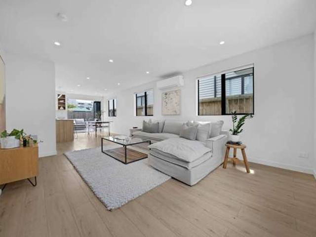 House for sale in Avondale