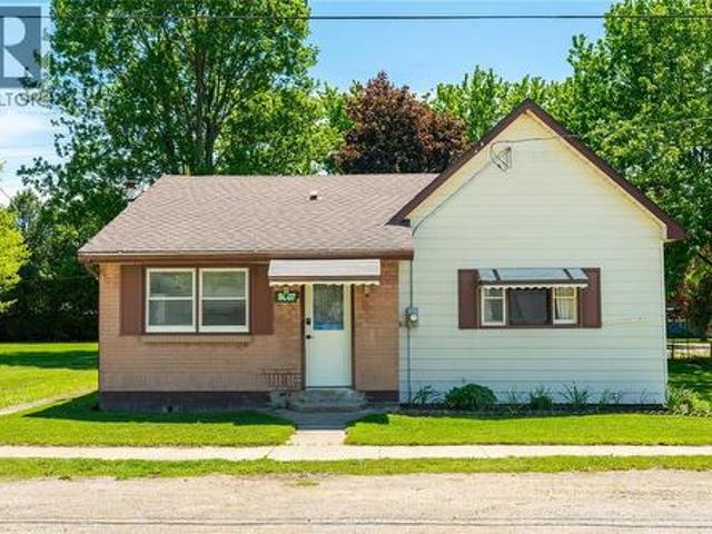 House for sale in Brooke-alvinston, Ontario