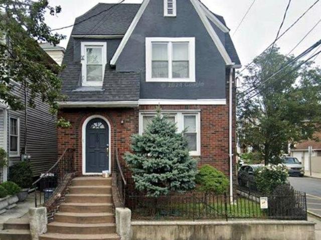 House for sale in Hudson, New Jersey