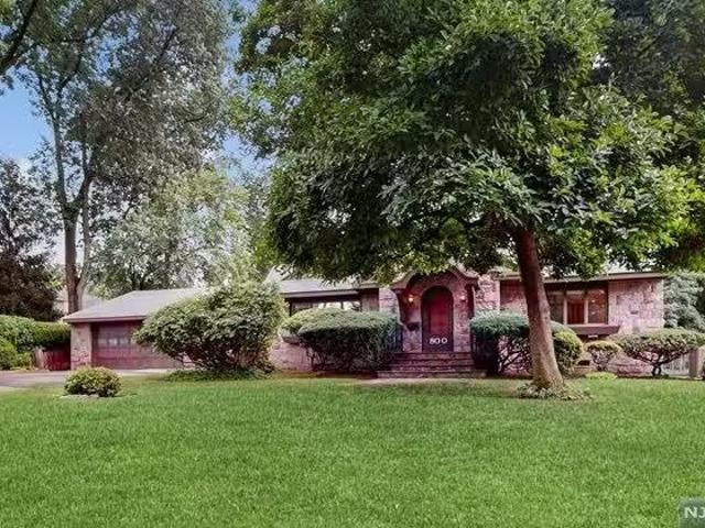 House for sale in Hackensack