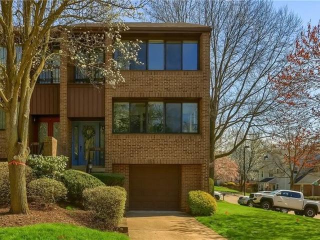 Condo for sale in Oakmont, Pennsylvania