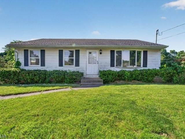 House for sale in Stewartsville, New Jersey