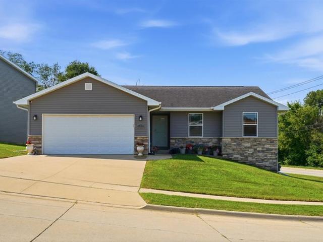 House for sale in Dubuque, Dubuque County