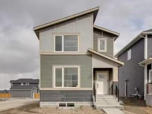 House for sale in Airdrie, Alberta