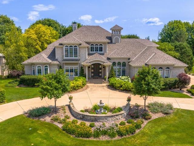 House for sale in Hartland, Wisconsin