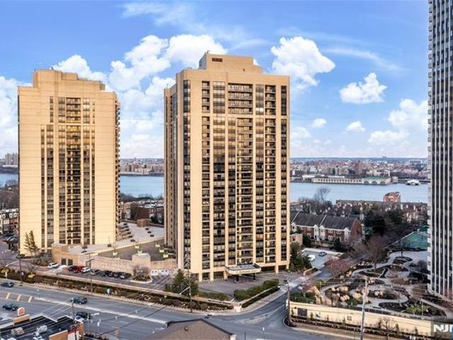 Condo for sale in Fort Lee, New Jersey