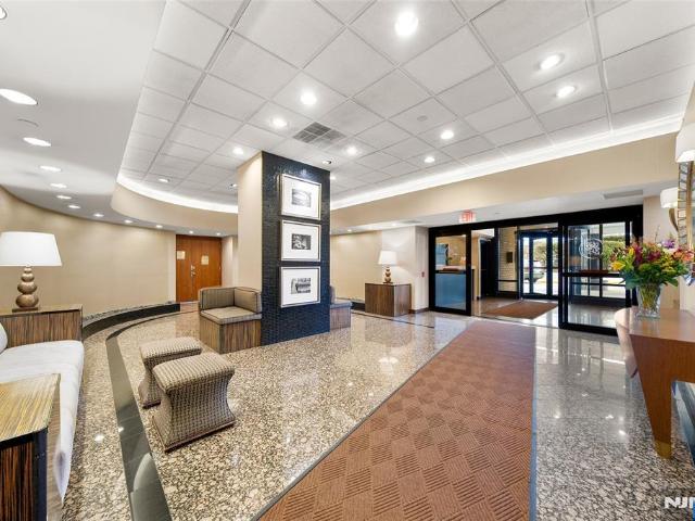 Condo for sale in Fort Lee, New Jersey
