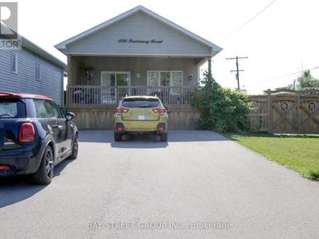 House for sale in Georgina House for sale in Georgina