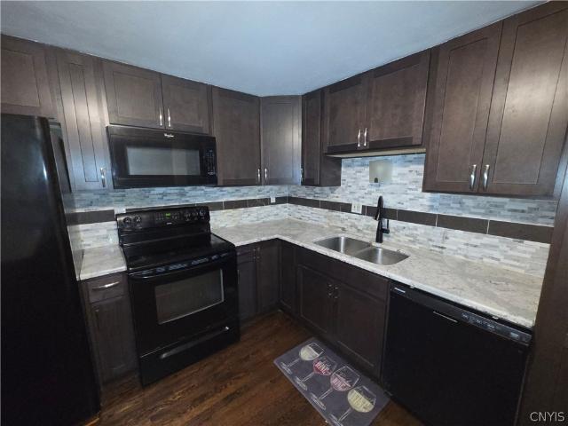 Townhouse for sale in Town of Clay, Onondaga County