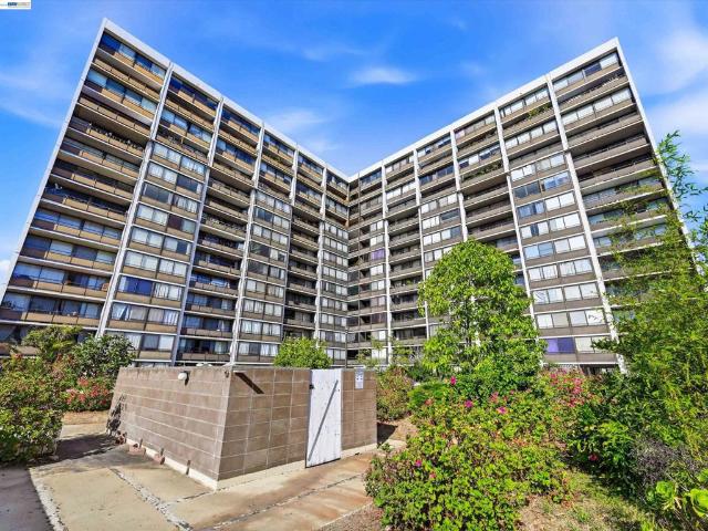 Condo for sale in Oakland, California