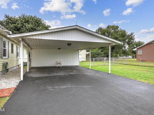 House for sale in Black Bottom, Elizabethton