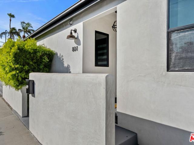 Property for rent in Canoga Park, California