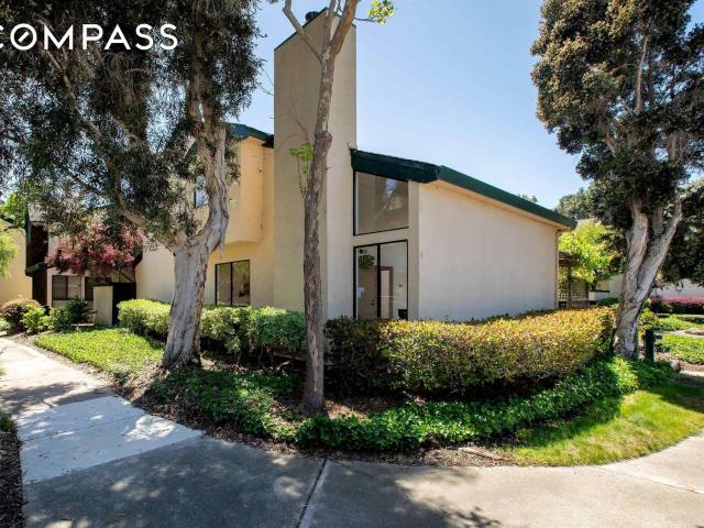 Townhouse for sale in Alameda