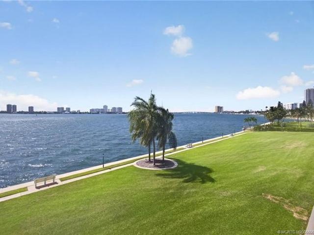 Condo for sale in Lake Park, Florida
