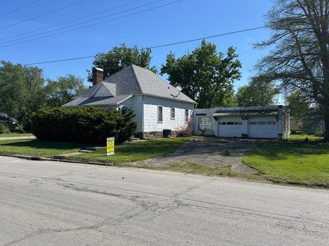 House for sale in Oblong, Illinois
