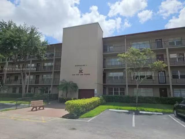 Condo for sale in Hollywood