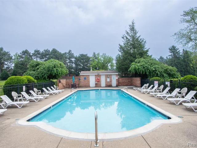 Condo for sale in Bloomfield Hills