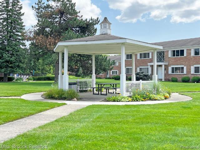 Condo for sale in Bloomfield Hills