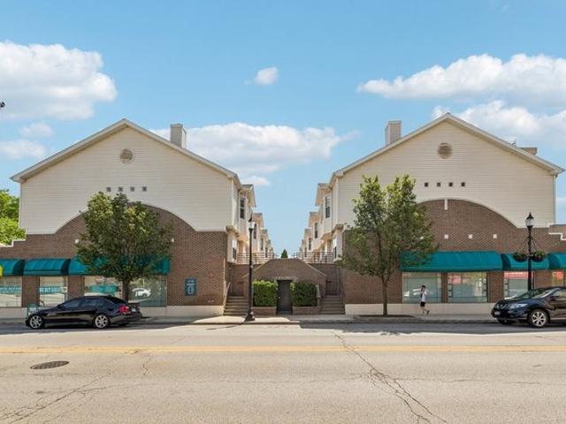 Townhouse for sale in Skokie, Illinois