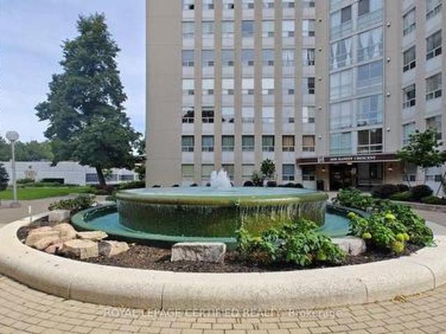 Condo for sale in Mississauga Valleys, Mississauga