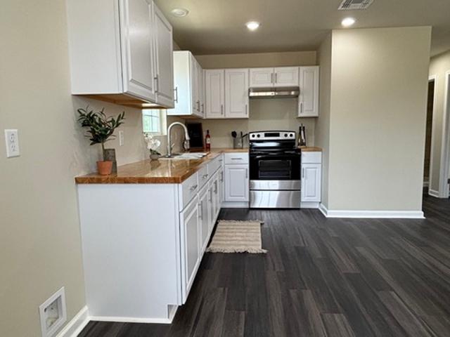 House for sale in Nixon, Texas