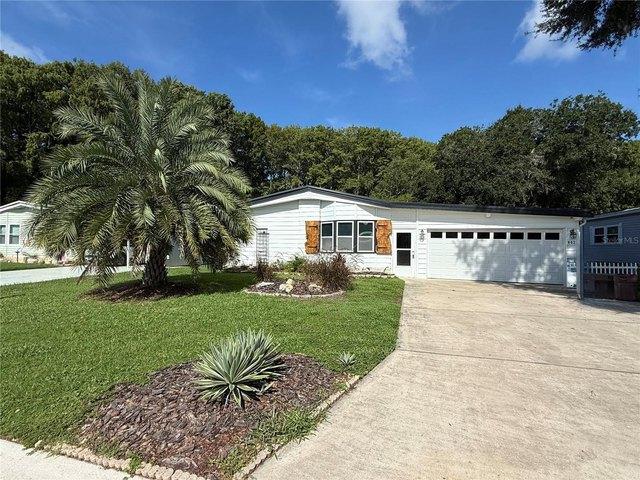 House for sale in Oxford, Florida