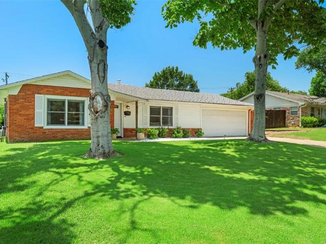 House for sale in Benbrook, Texas