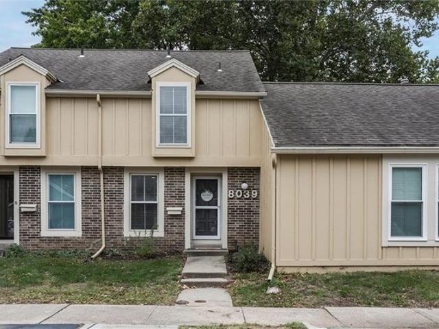 Townhouse for sale in The Wilder Apartments, Lenexa
