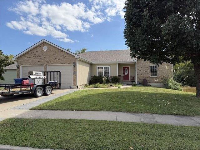 House for sale in Whispering Hills, Knob Noster