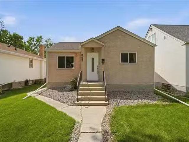 House for sale in East St. Paul, Manitoba