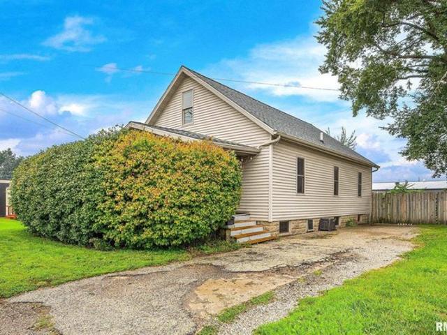 House for sale in Washington, Illinois