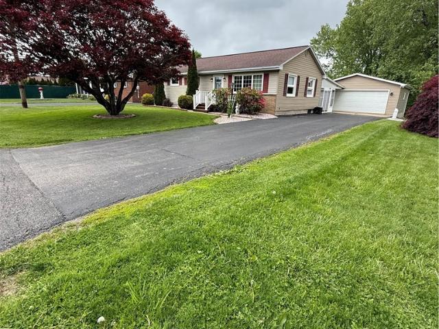 House for sale in Edinburg, Pennsylvania