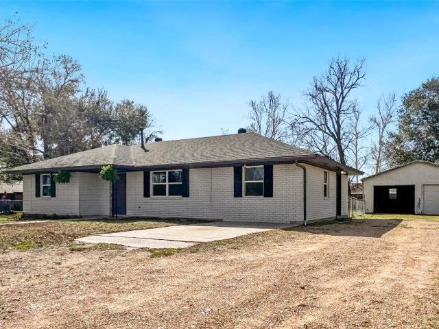 House for sale in Milam, Texas