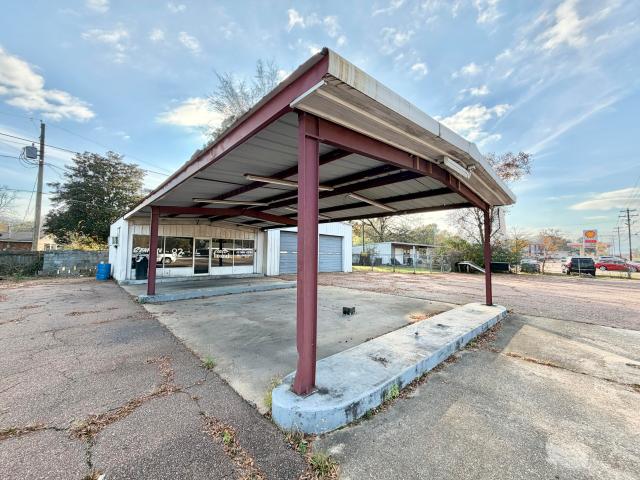 Commercial for sale in Columbus, Mississippi