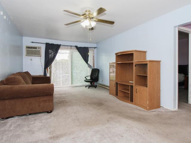 Condo for sale in Briarwood Terrace Apartments, Mount Prospect