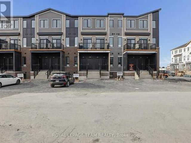 Townhouse for rent in Chapel Hill South, Ottawa