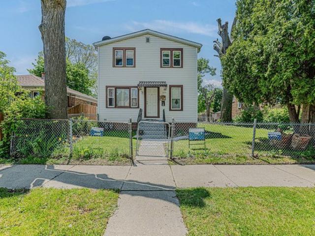 House for sale in Great Lakes, Illinois