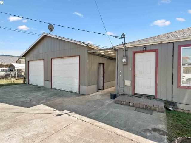 House for sale in Myrtle Point, Oregon