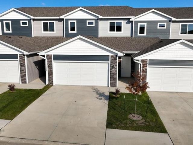 Townhouse for sale in Shadow Creek Townhomes, Norwalk