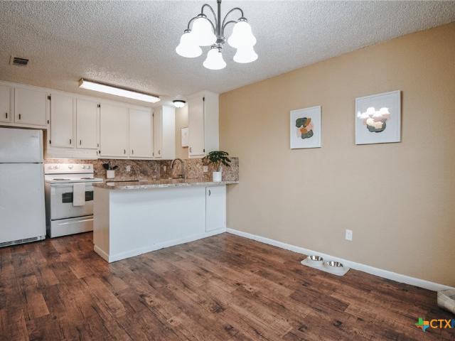 Townhouse for sale in Victoria, Victoria County