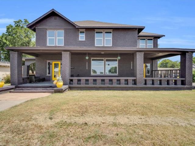 House for sale in Bowie, Texas