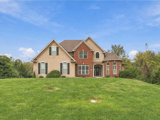 House for sale in Willow Tree, Blue Springs