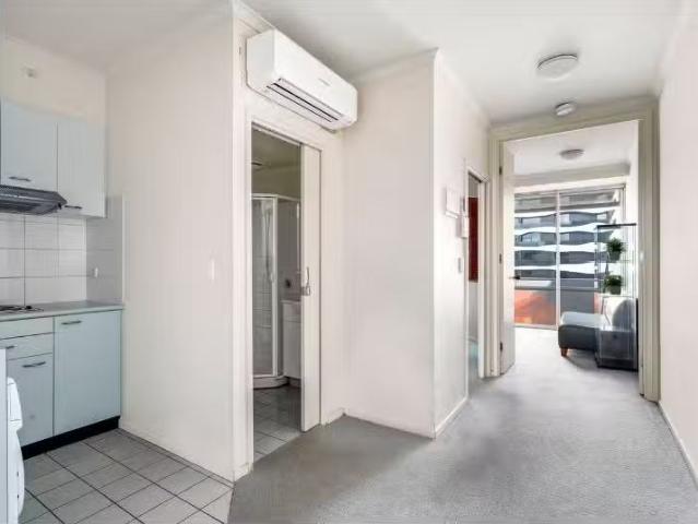 Apartment for rent in Carlton