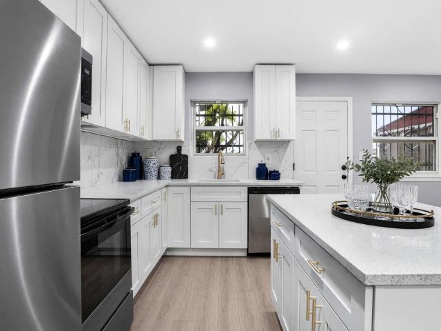 House for sale in The Bronx, Arverne