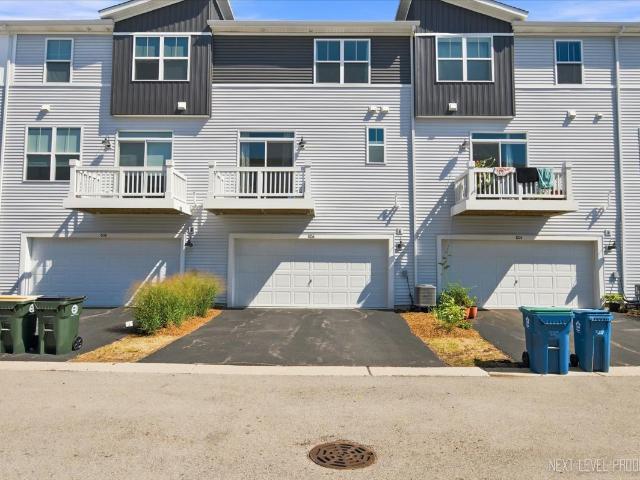 Townhouse for sale in Aurora, Illinois