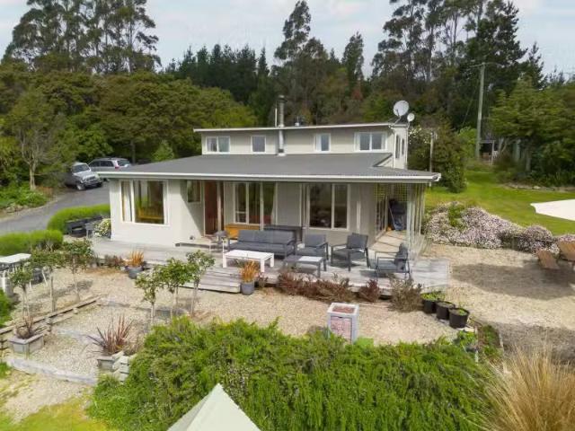 House for sale in Otakou