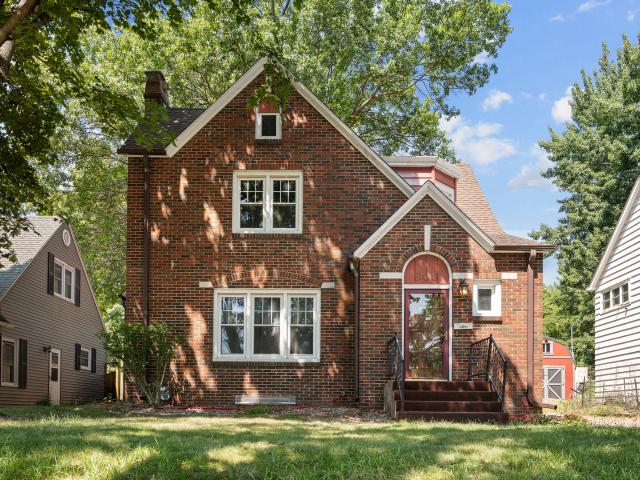 House for sale in Clinton, Iowa