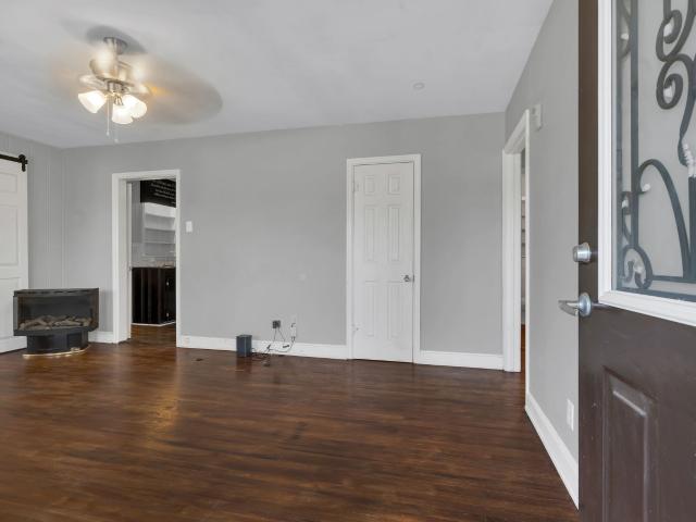 House for sale in Waverly