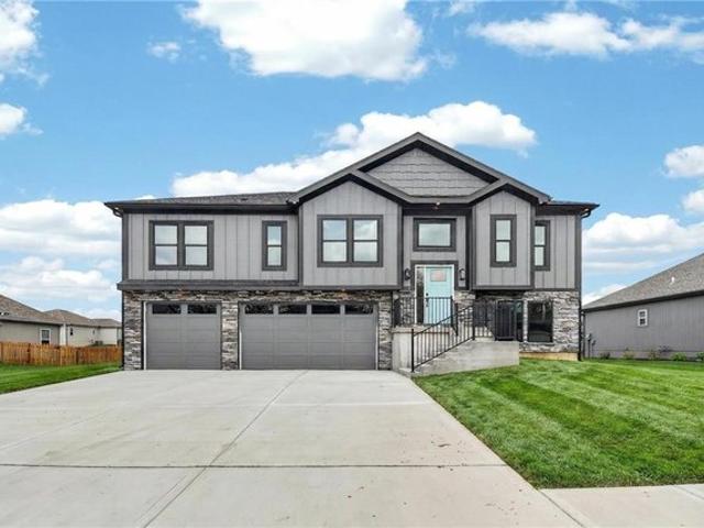House for sale in Lone Jack, Missouri