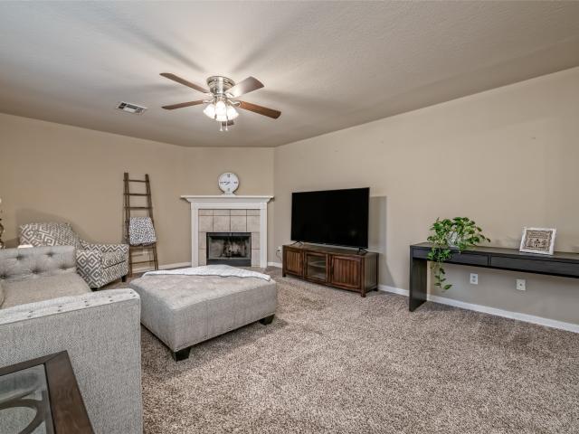 House for sale in Hewitt